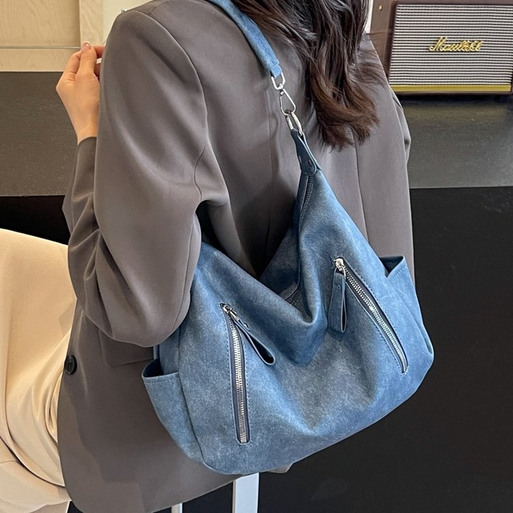 Large-capacity bag for women 2024 autumn and winter new crossbody bag frosted texture niche shoulder bag commuter tote bag for women