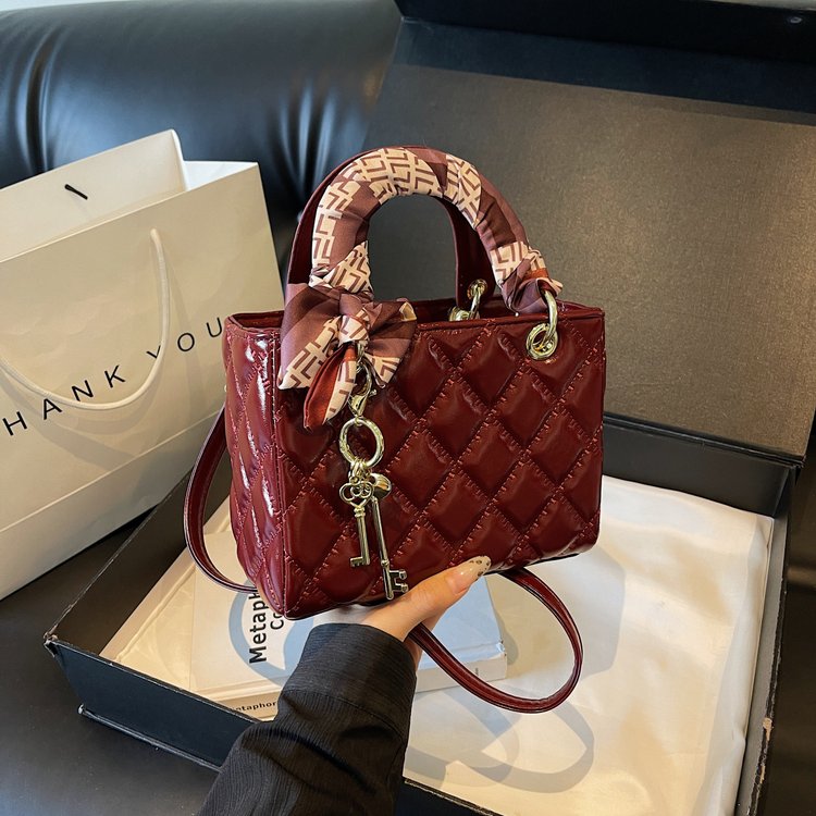 Cross-border small bags 2024 new versatile women's bags European and American fashion Princess Diana bags small fragrant style single shoulder crossbody bag