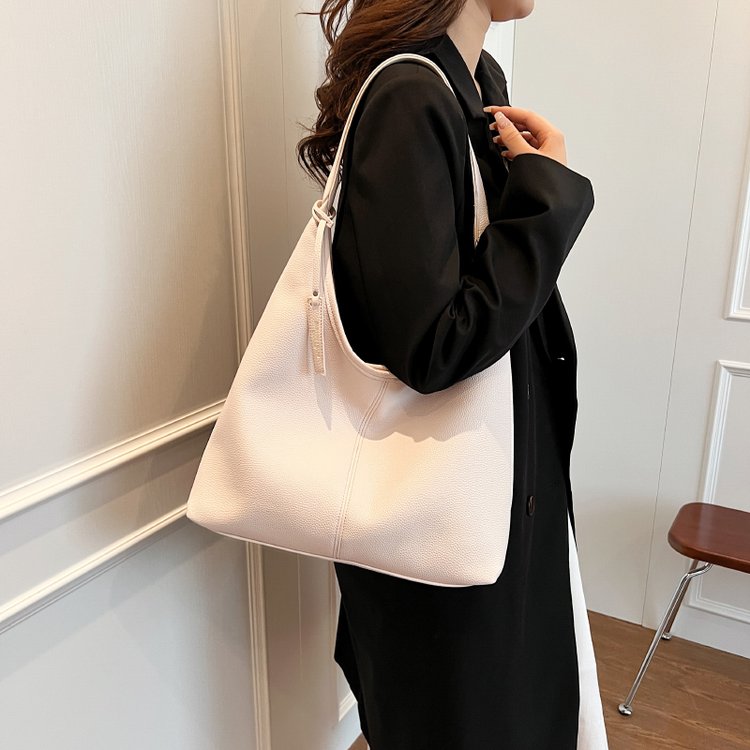 Retro commuter textured shoulder bag for women, this year’s popular Korean style armpit bag, tote bag, fashionable women
