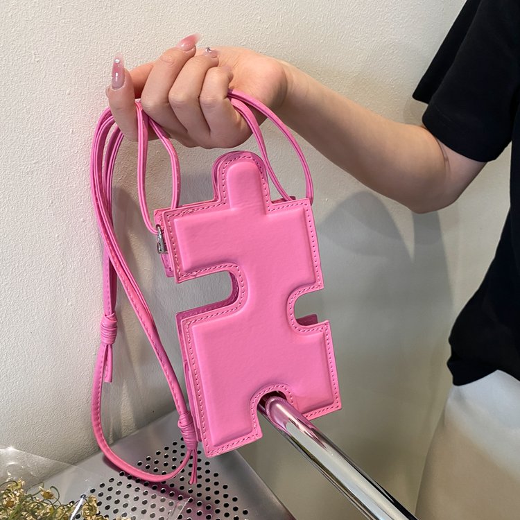 Korean version of girls mobile phone bag 2022 new style funny girl shoulder accessory bag niche design texture puzzle women's bag