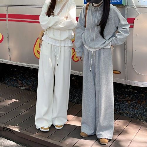 Lazy style casual suit with high waist, slimming and wide leg design, relaxed feeling sweatshirt combination suit
