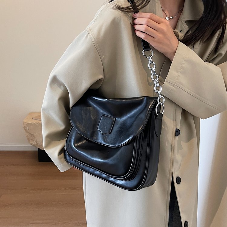 Autumn and winter retro bags for women 2024 new large-capacity fashionable shoulder crossbody bag niche design texture messenger bag