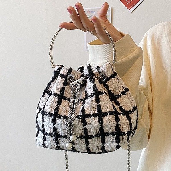 Drawstring large-capacity women's bag, high-end shoulder bag, fashionable pearl bag, drawstring exquisite women's bag, portable bucket bag