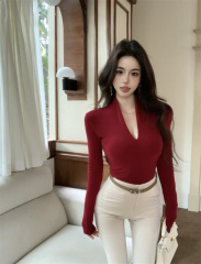 Deep V-neck bottoming shirt with slim tight T-shirt and thickened bottoming top with long sleeves