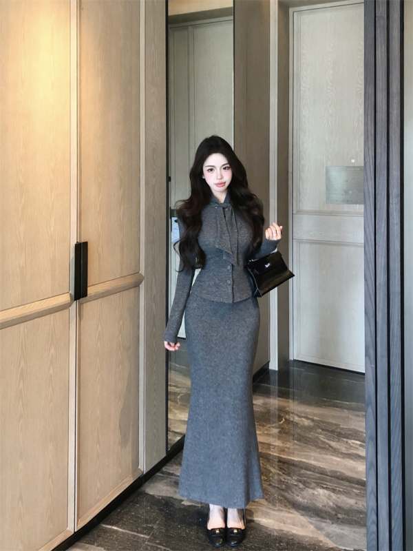 Classical silhouette, fashionable, slim and sophisticated, gray floating tie top + skirt