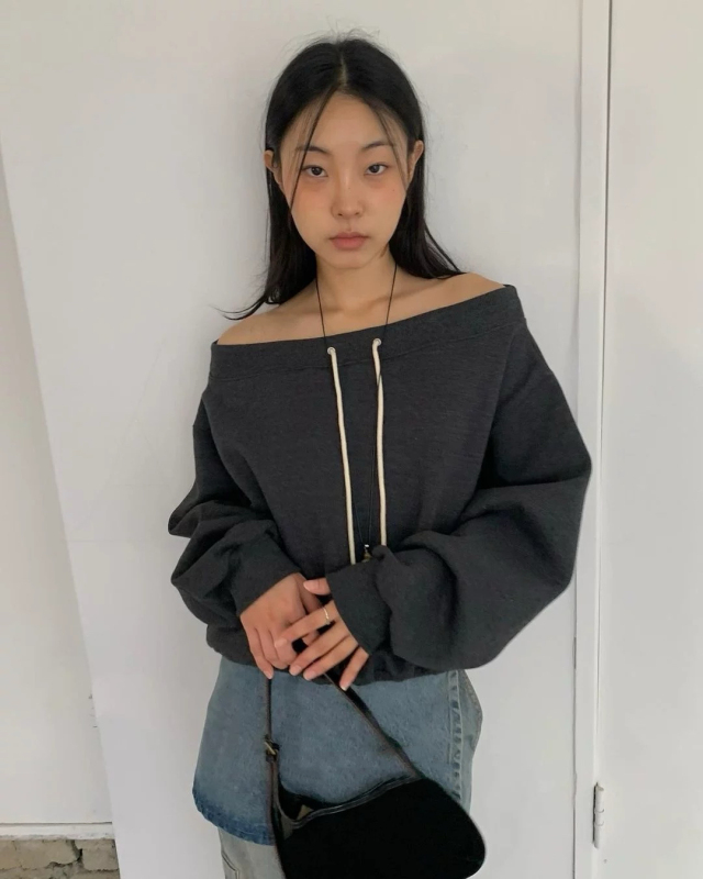 New autumn and winter retro versatile off-shoulder loose casual pullover sweatshirt for women