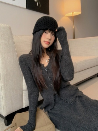 Tea style lazy tone soft waxy raw edge design v-neck knitted cardigan➕skirt