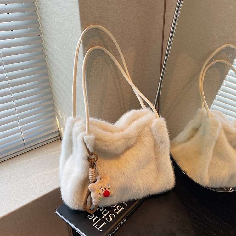 Cross-border wholesale plush bag new style hand-held shoulder bag fresh and versatile large capacity bag autumn and winter casual tote bag