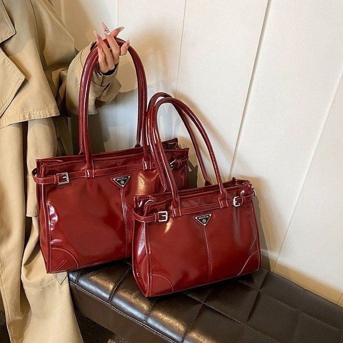Commuting to work large-capacity tote bag 2024 autumn and winter new retro fashion shoulder bag simple casual armpit bag