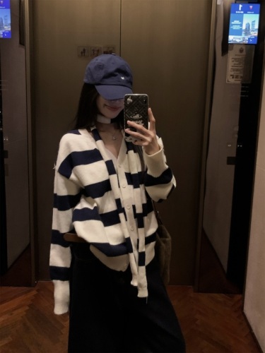 Stripe Art Commuting Relaxed V-tie Loose Casual Knitted Sweater