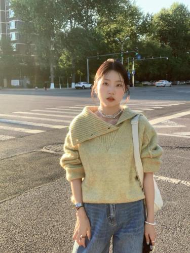 French lapel style, fashionable and lazy long-sleeved sweater for women, loose and versatile top for autumn