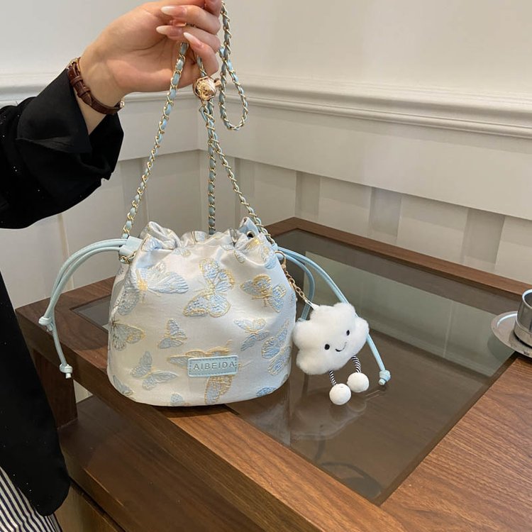 Butterfly fashion gentle niche design versatile ins casual bag 2024 new versatile ins crossbody bag bucket bag
