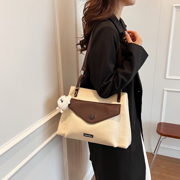 Large-capacity bag for women in summer, versatile new shoulder bag, soft leather texture, popular contrasting color commuter tote bag
