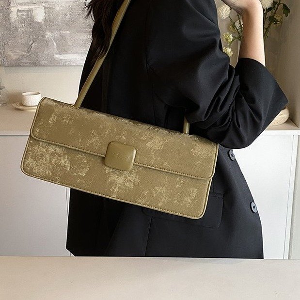 French fashion retro popular simple baguette women's bag 2024 new fashion simple niche fashion single shoulder armpit bag