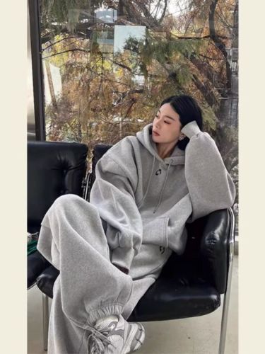 Hong Kong-style street sportswear suit for women, autumn loose hooded sweatshirt, wide-leg pants, two-piece running set