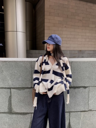 Stripe Art Commuting Relaxed V-tie Loose Casual Knitted Sweater