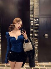 Sexy bottoming shirt for fall and winter, a discreet V-neck elastic top