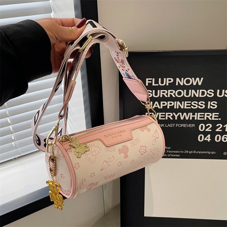 High-end cartoon fashion bag for women 2024 spring and summer simple and versatile baguette bag niche trend design shoulder bag