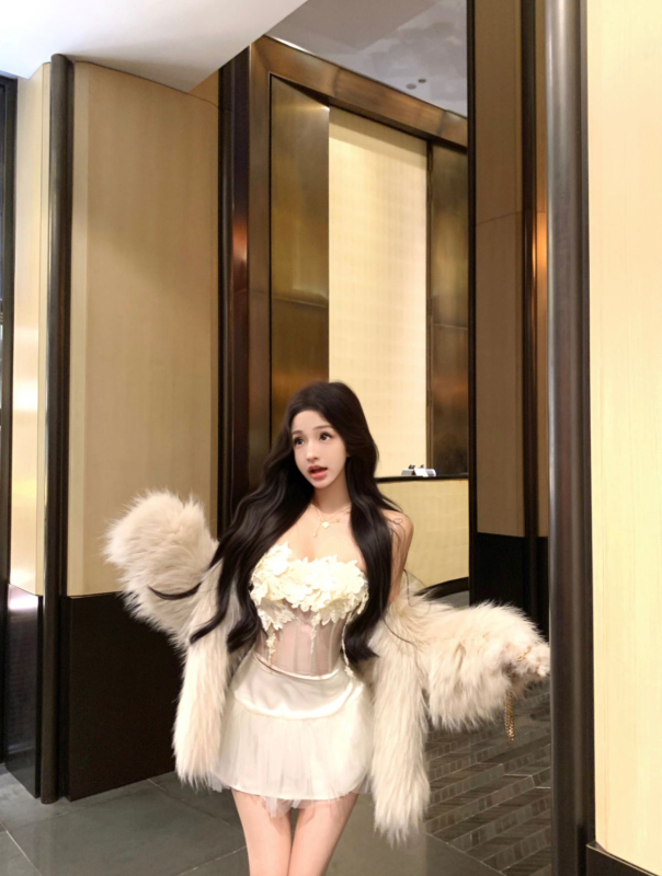 Paris Chuxue Heavy Industry stacked three-dimensional flower suit sexy tube top + skirt