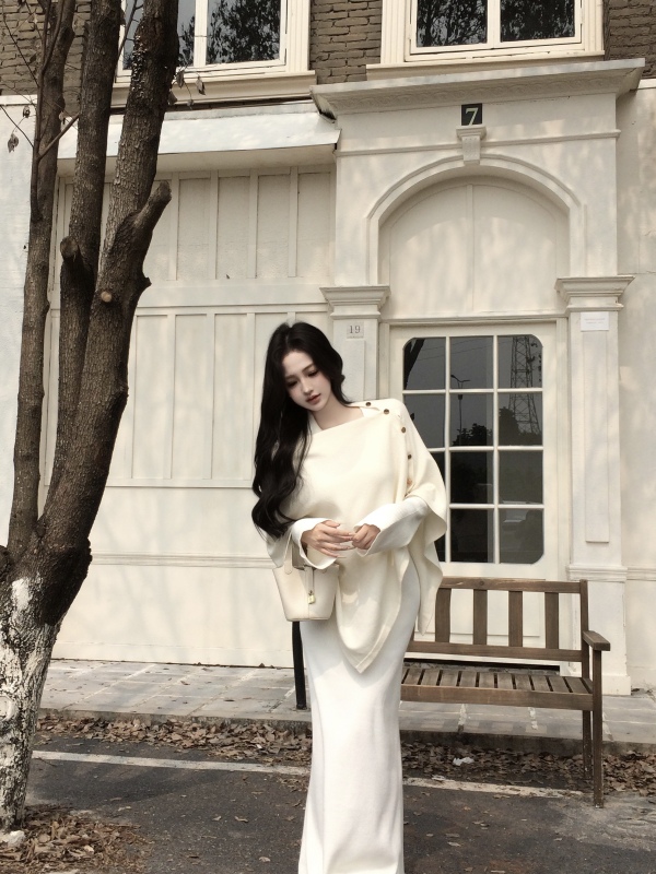 Solid color V-neck pit stripe knitted dress for women in autumn and winter, long bottom layer and outer layer