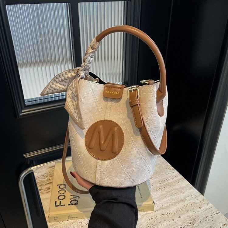 This year's popular handbags for women 2024 spring and summer new versatile denim bucket bag niche texture crossbody bag