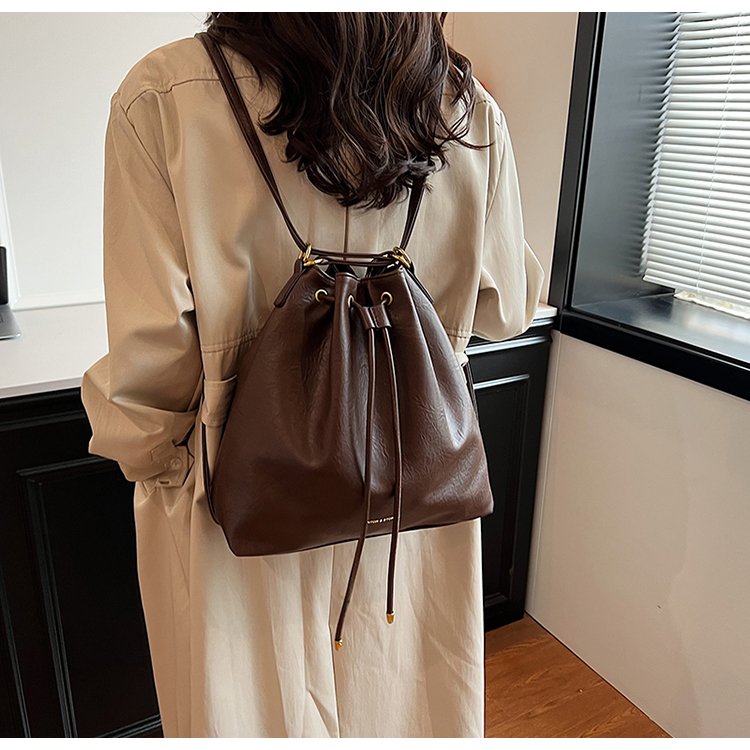 Korean style tote bag for women, high-end large-capacity bag for women, 2024 new style simple bucket bag, fashionable backpack