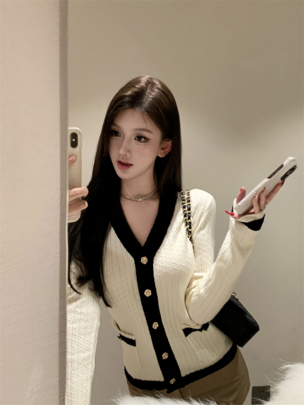 Xiaoxiang style contrasting color knitted cardigan