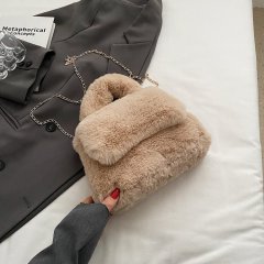 Plush velvet bag women's autumn and winter versatile 2024 new pearl chain crossbody bag fashionable texture portable furry bag