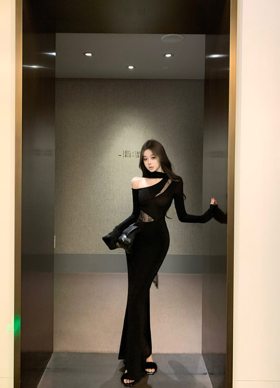 Designed shimmering lace splicing sexy sloping shoulder dress knitted slim long skirt