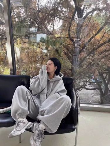 Hong Kong-style street sportswear suit for women, autumn loose hooded sweatshirt, wide-leg pants, two-piece running set