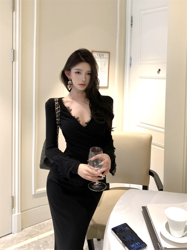 Elegant and versatile lace long-sleeved fishtail dress with hip-hugging long skirt