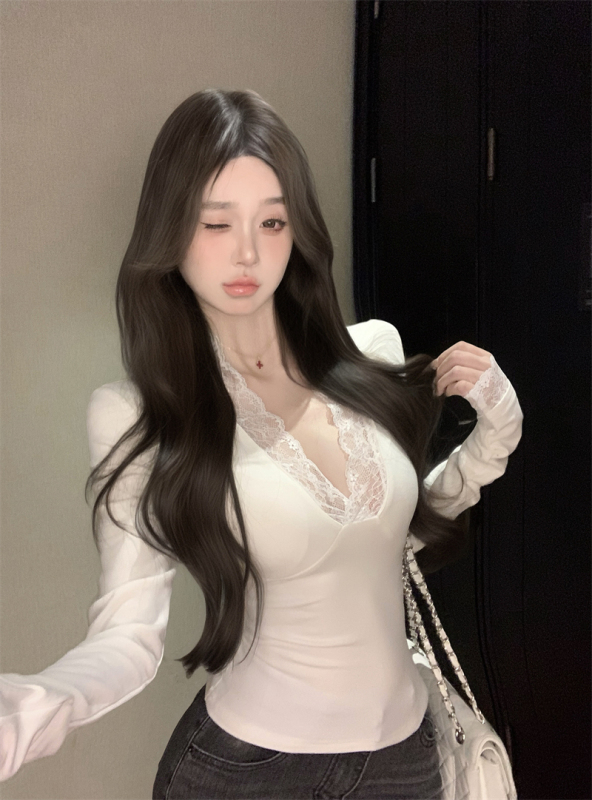 Lace panel V-neck crop top