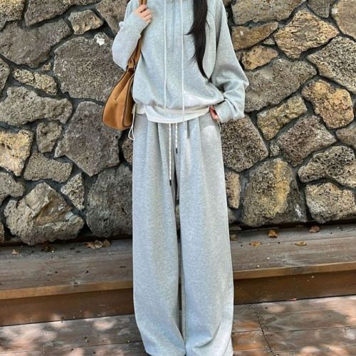 Lazy style casual suit with high waist, slimming and wide leg design, relaxed feeling sweatshirt combination suit