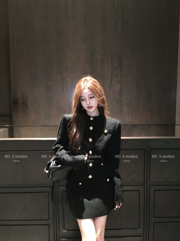 Gold round button Xiaoxiang knitted suit women's high-end slimming skirt two-piece suit