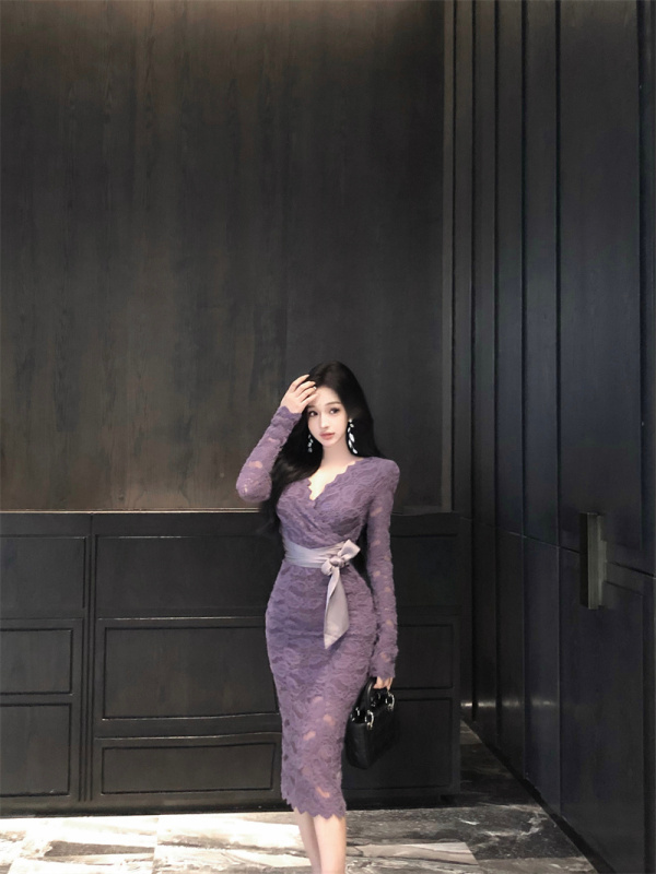 Sexy V-neck waist slimming lace and plush dress