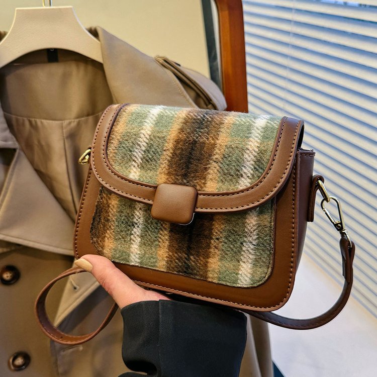 Retro Contrast Color Woolen Bag Women's New Autumn and Winter Fashion Versatile Small Square Bag High-end Commuting Crossbody Bag