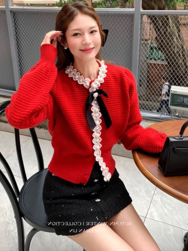 Winter round neck spliced ​​lace sweater single breasted loose puff sleeve red knitted solid color top