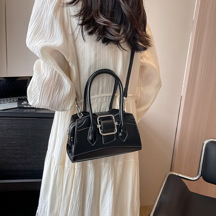 Western style niche design bag for women, winter style, fashionable crossbody bag, fashionable casual handheld small square bag