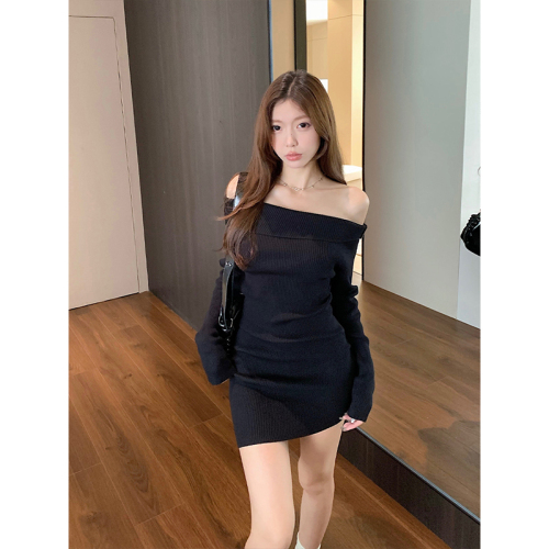 Off-shoulder knitted dress, slim, sexy, pure and versatile skirt