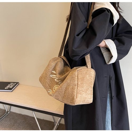 Women's new style large-capacity shoulder bag, fashionable embroidered letter denim wide shoulder strap crossbody bag trendy