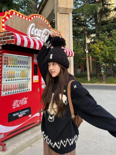 Black lamb round neck pullover sweater for women in autumn and winter loose thickened outer wear lazy style knitted top