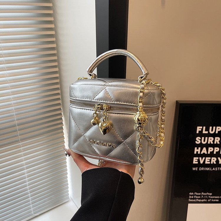 High-end small fragrant style portable bucket bag 2024 new summer style simple and versatile rhombus chain bag single shoulder crossbody bag