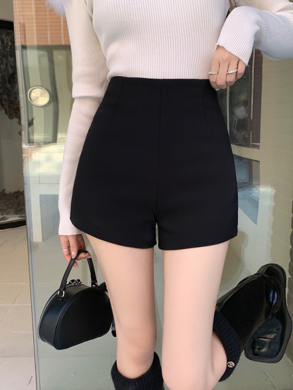 Hot girl wearing high-waisted shorts, tight-fitting elastic slim-fitting black velvet thickened pants
