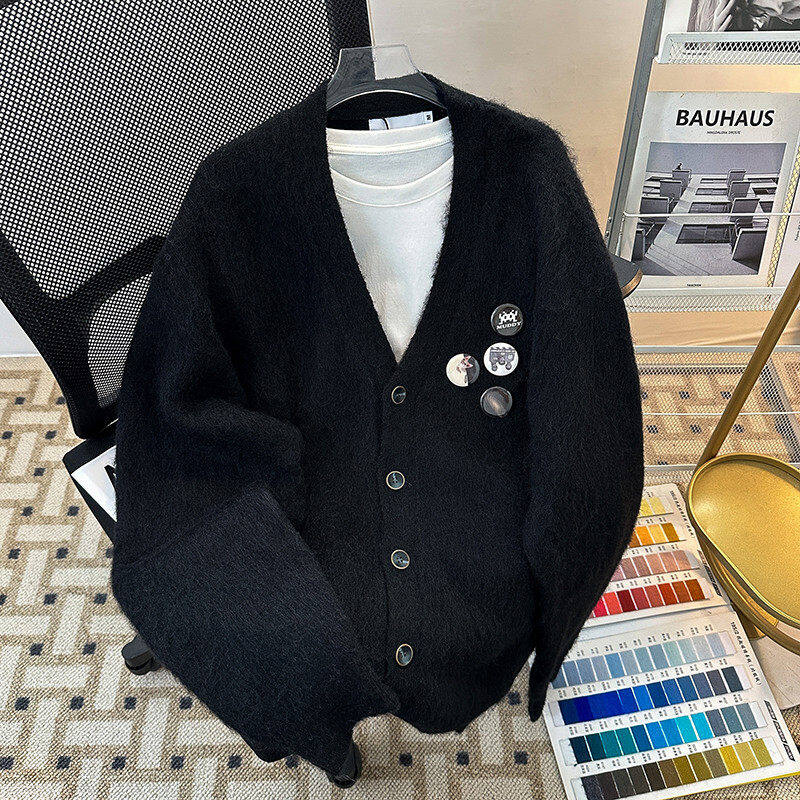 High-end cardigan cardigan brooch sweater knitted sweater for men and women loose lazy style autumn and winter outer