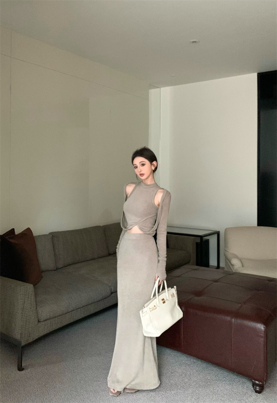 Fashionable retro style design hot girl top and skirt suit