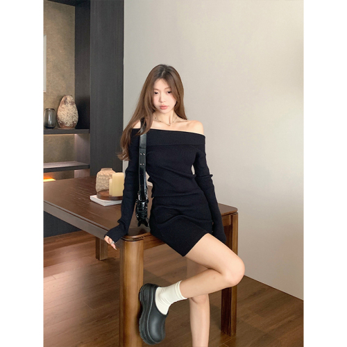 Off-shoulder knitted dress, slim, sexy, pure and versatile skirt