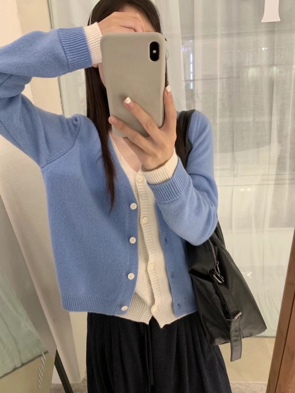 Autumn and winter contrasting color V-neck fake two-piece wool sweater single-breasted simple regular long-sleeved knitted fabric top