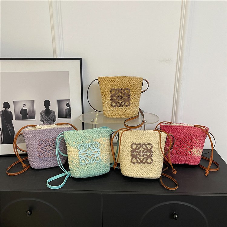 Wholesale dropshipping French straw bag new style handwoven women's bag bucket bag shoulder crossbody bag small bag summer
