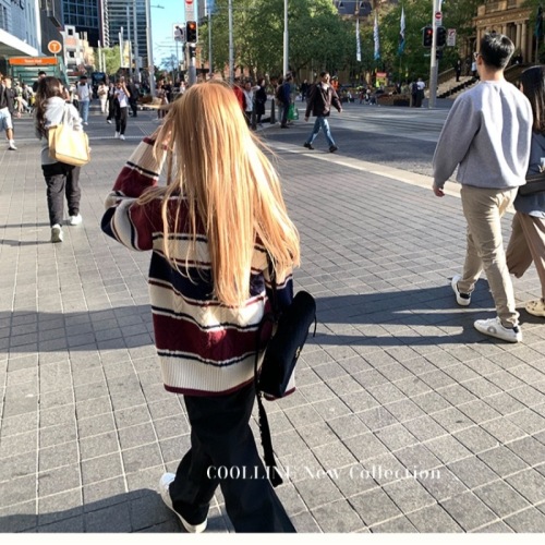 Retro contrasting twist autumn and winter striped college-style pullover sweater