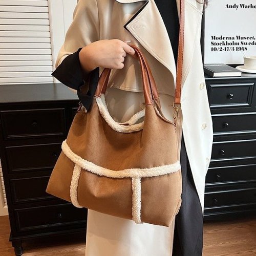 European and American retro popular bags for women in autumn and winter new deerskin velvet large-capacity fashionable one-shoulder armpit handbag